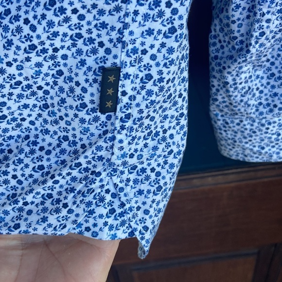 John Varvatos ⭐️‎ USA slim fit floral bttondown. 97% cotton. Size M - Picture 4 of 6